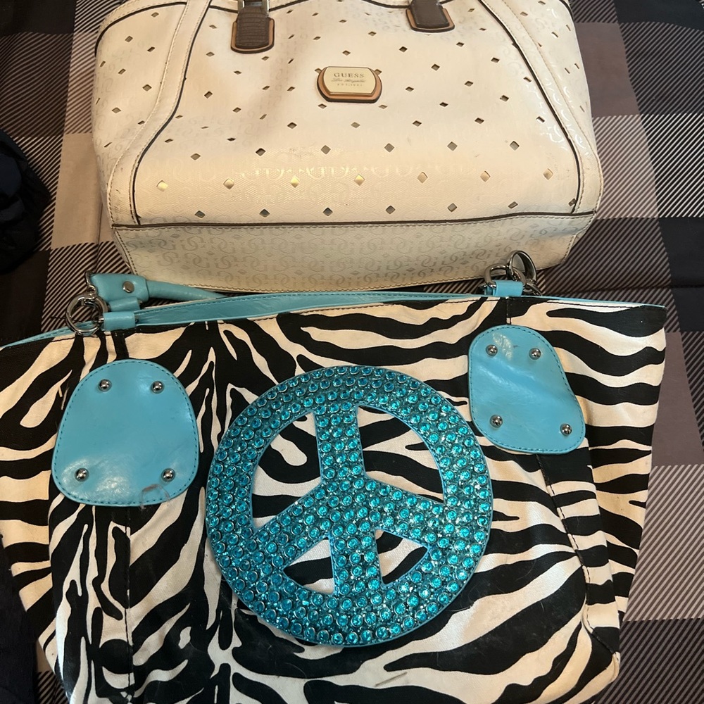 Assorted purses - Picture 2 of 4